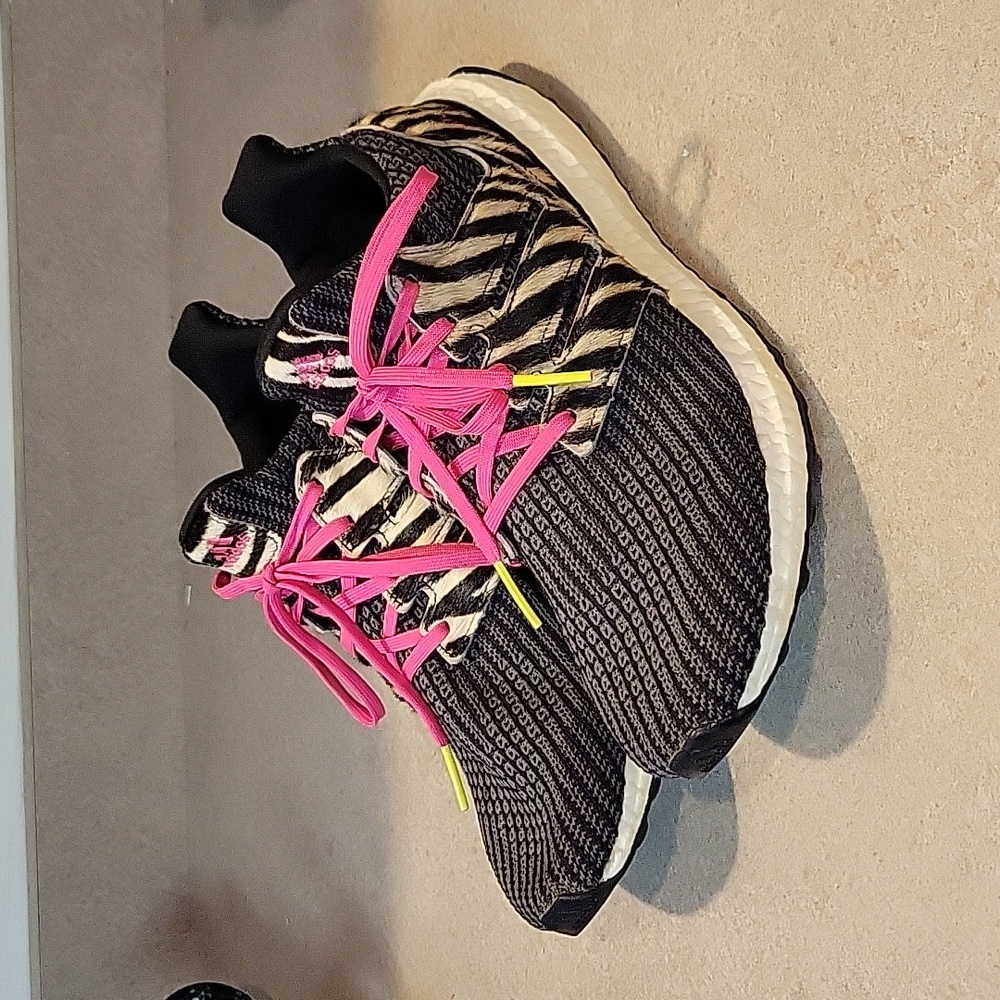 Adidas UltraBoost DNA Men's Running Shoes Black White Pink Size 10